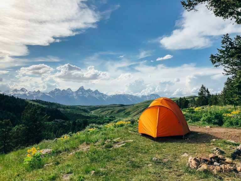 Luxury vs. Budget Camping: Crafting the Perfect Outdoor Escape