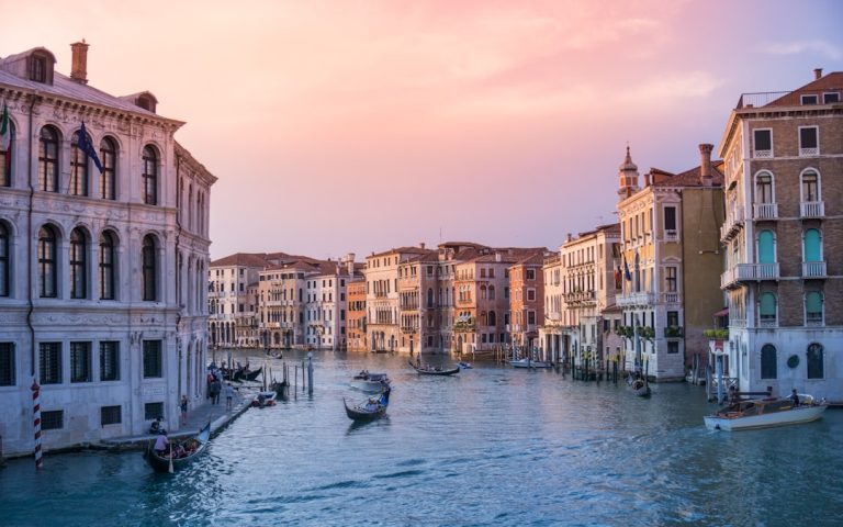 Exploring the World on a Shoestring Budget: A Guide to Affordable Adventure